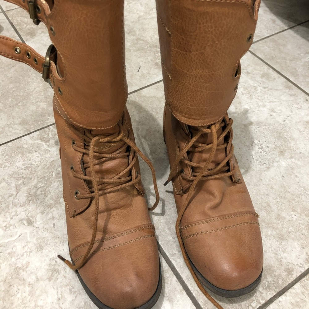 Combat boots
